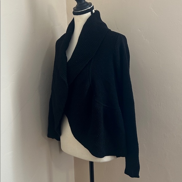 Diane Von Furstenberg Open Peplum Cardigan. - Picture 3 of 9